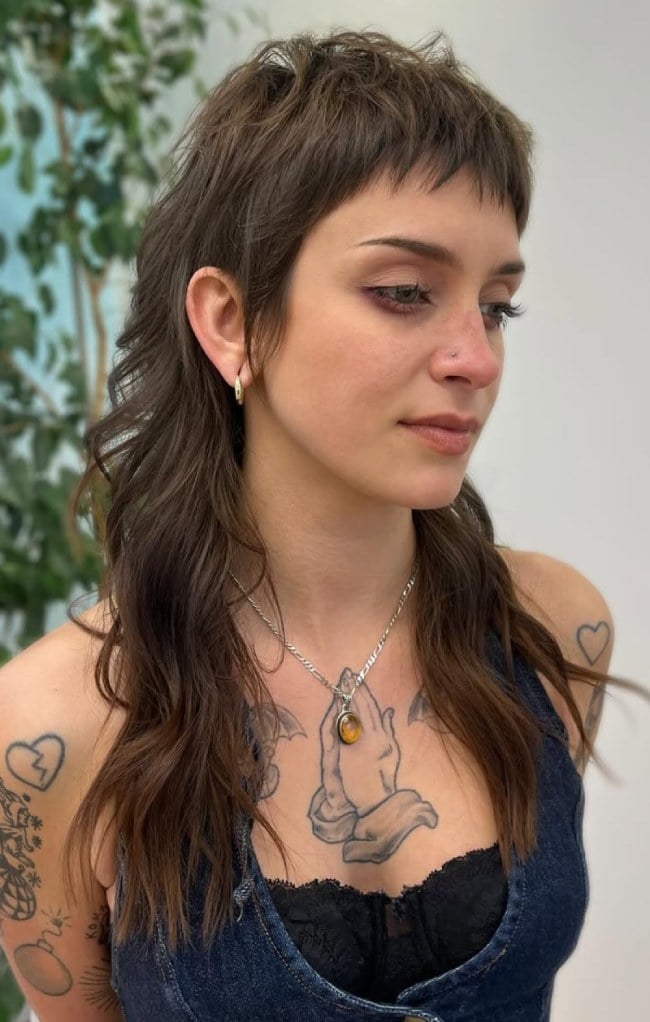 Warm Brown Mid-Back Mullet With Short Bangs Warm Brown Mid-Back Mullet With Short Bangs — Mullet Hairstyles