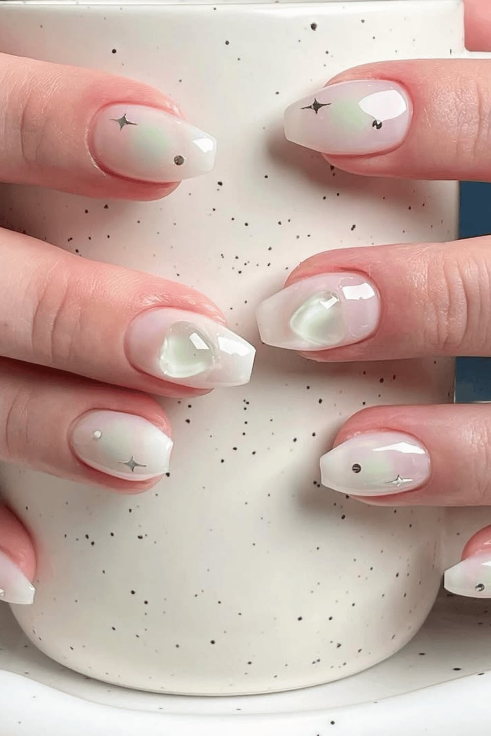 Milky Aura Short Almond Nails With Stars Milky Aura Short Almond Nails With Stars — Nail Art