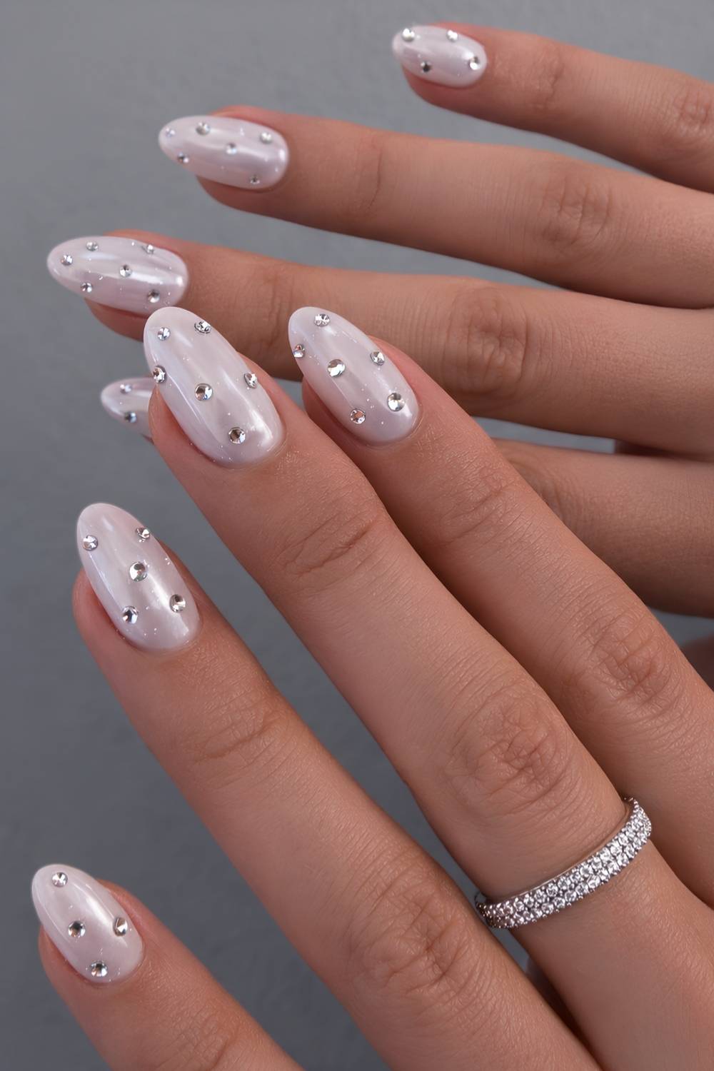 Short Almond Nails with Milky Pearl White and Scattered Gems Short Almond Nails with Milky Pearl White and Scattered Gems — Nails with Gems