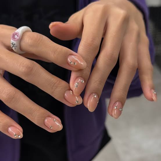Short Almond Nails with Sheer Nude and Scattered Gems Short Almond Nails with Sheer Nude and Scattered Gems — Nails with Gems