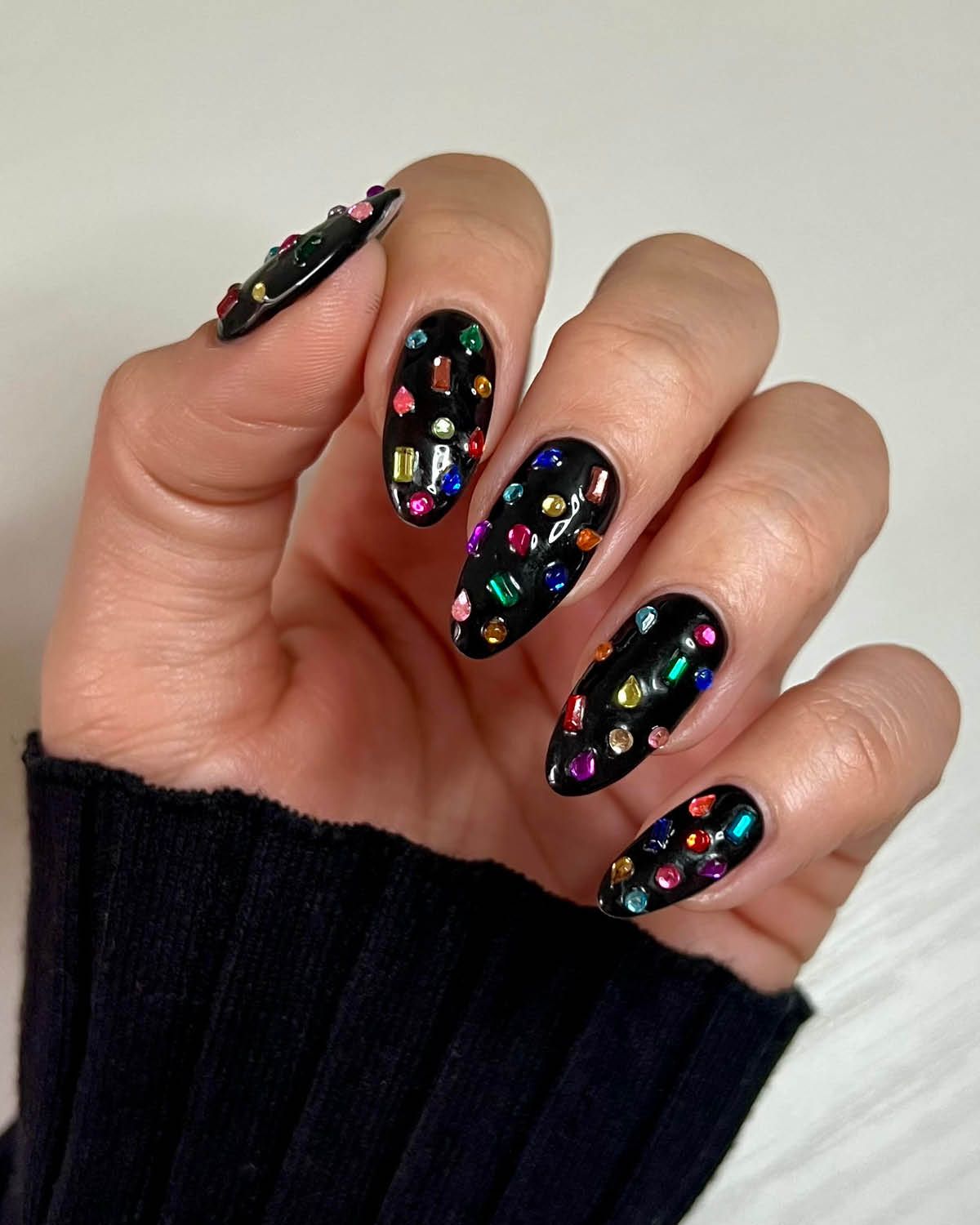 Short Almond Nails with Sheer Pink and Scattered Rhinestones Short Almond Nails with Sheer Pink and Scattered Rhinestones — Nails with Gems