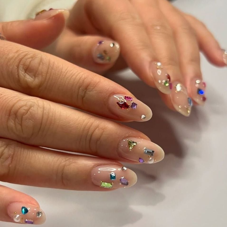 Short Oval Nails with Nude Base and Mixed Shape Gems Short Oval Nails with Nude Base and Mixed Shape Gems — Nails with Gems