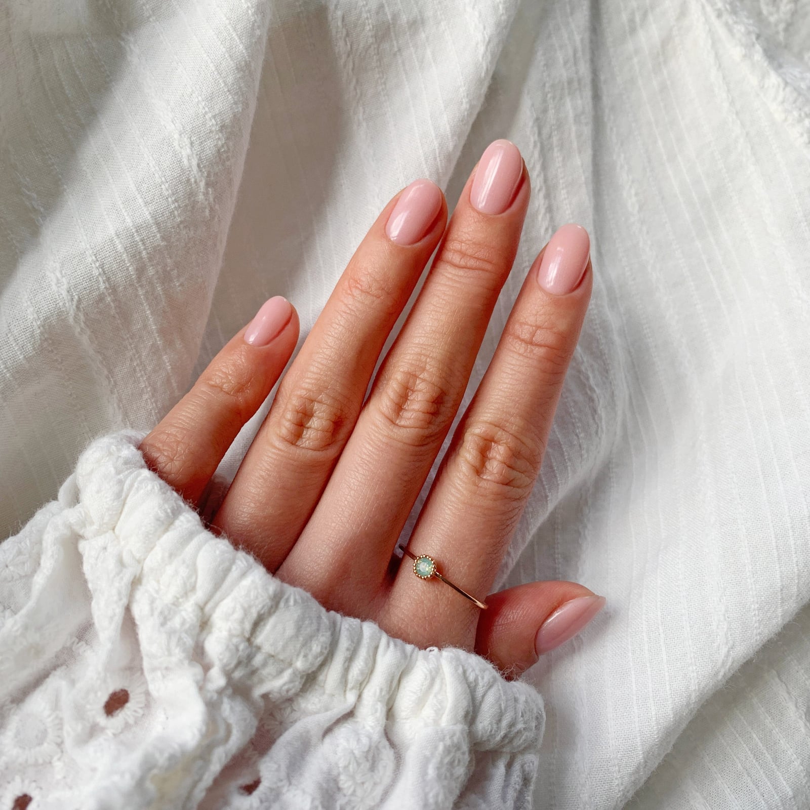 Soft Muted Pink Short Oval Nails Soft Muted Pink Short Oval Nails — Natural Nails