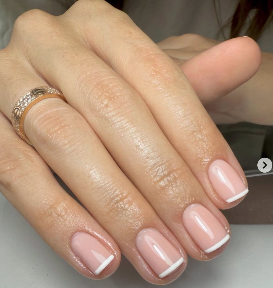 Natural Sheer Nude Pink Short Oval Nails, Close-Up Take Natural Sheer Nude Pink Short Oval Nails, Close-Up Take — Natural Nails