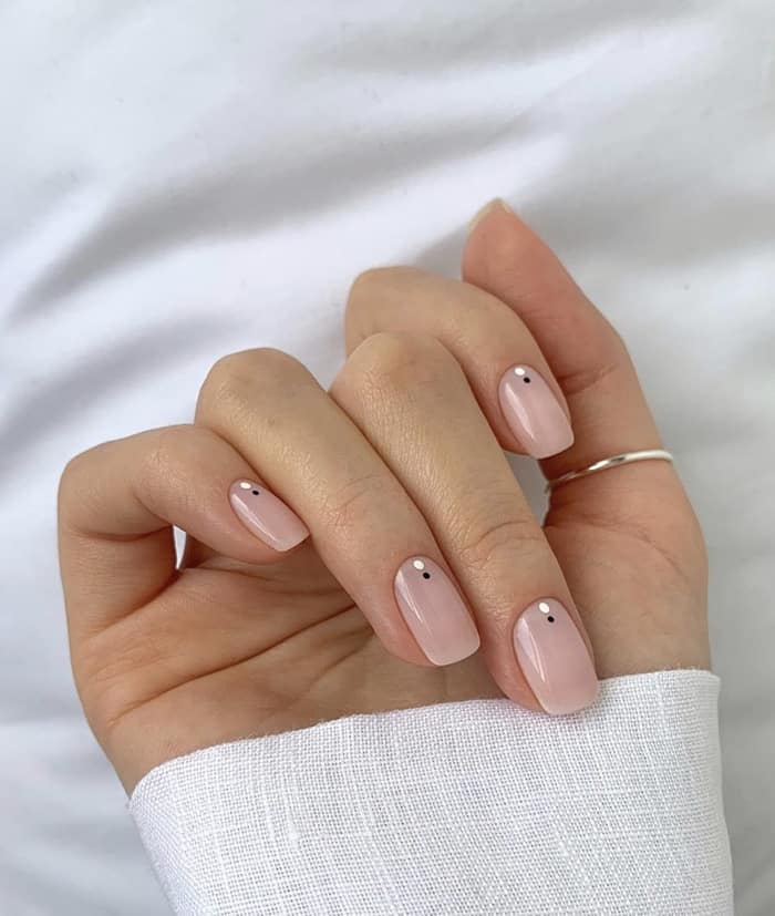 Minimalist Black Dot Sheer Pink Short Square Nails Minimalist Black Dot Sheer Pink Short Square Nails — Natural Nails