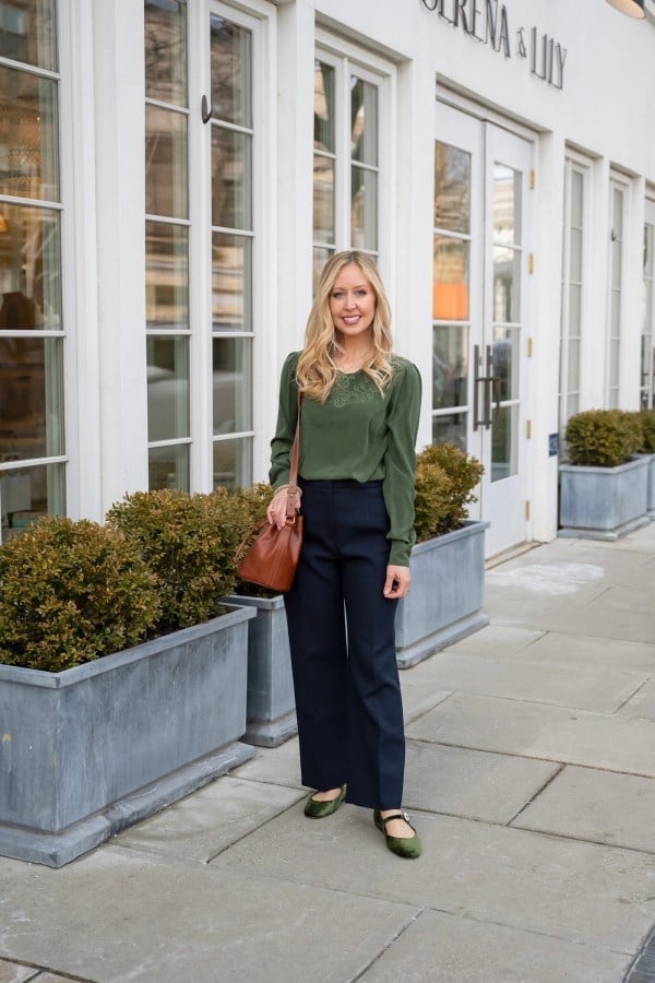 Casual Wide Leg Navy Trousers With Olive Blouse Casual Wide Leg Navy Trousers With Olive Blouse — Navy Pants Outfits