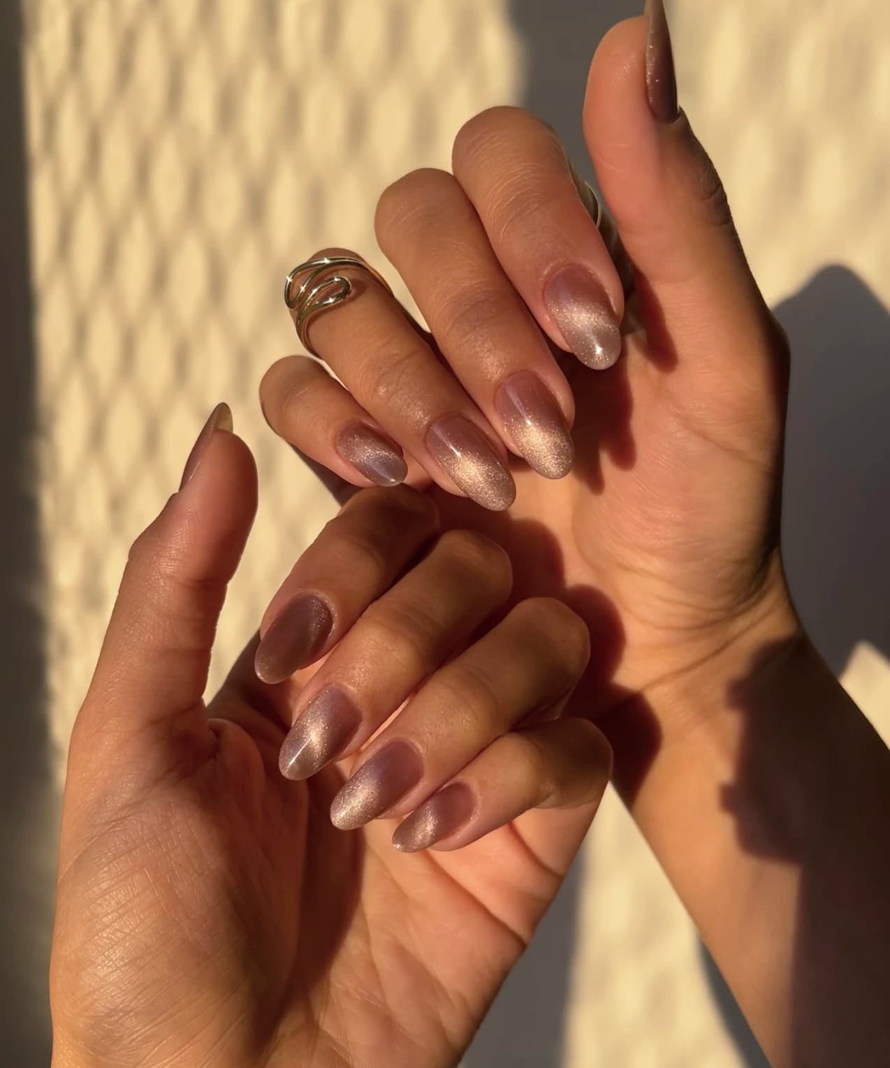 Medium Almond Shimmering Taupe Cat-Eye Nails Medium Almond Shimmering Taupe Cat-Eye Nails — Neutral Nails