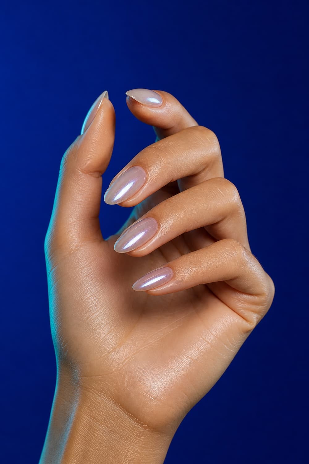 Short Oval Sheer Nude Chrome Finish Nails Short Oval Sheer Nude Chrome Finish Nails — Neutral Nails