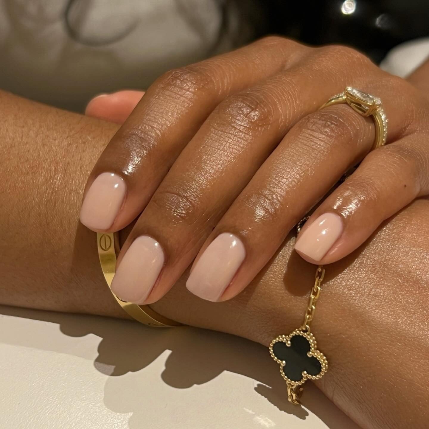 Short Square Sheer Pale Nude Glossy Nails Short Square Sheer Pale Nude Glossy Nails — Neutral Nails