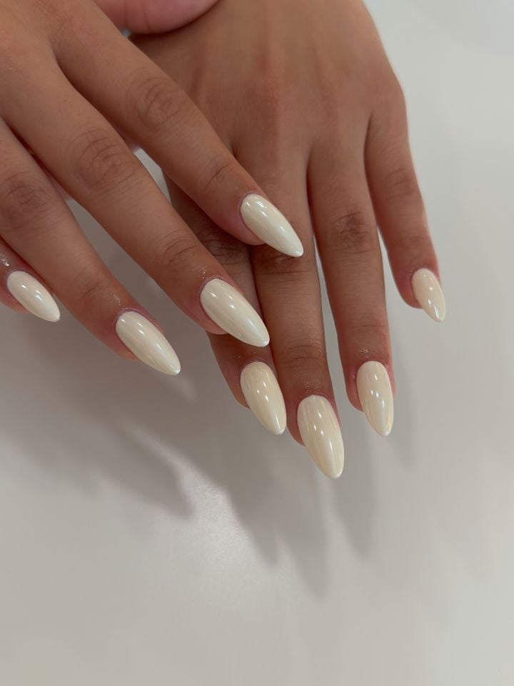 Medium Almond Pale Milky Off-White Glossy Nails Medium Almond Pale Milky Off-White Glossy Nails — Neutral Nails
