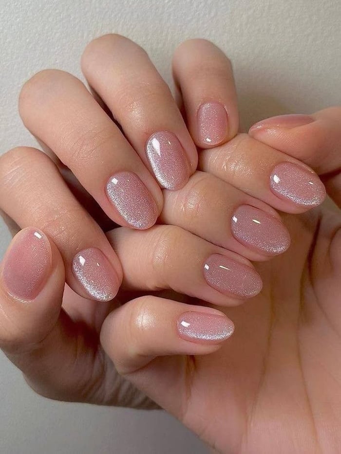 Short Oval Cat-Eye Pink Shimmer Nails Short Oval Cat-Eye Pink Shimmer Nails — Neutral Nails