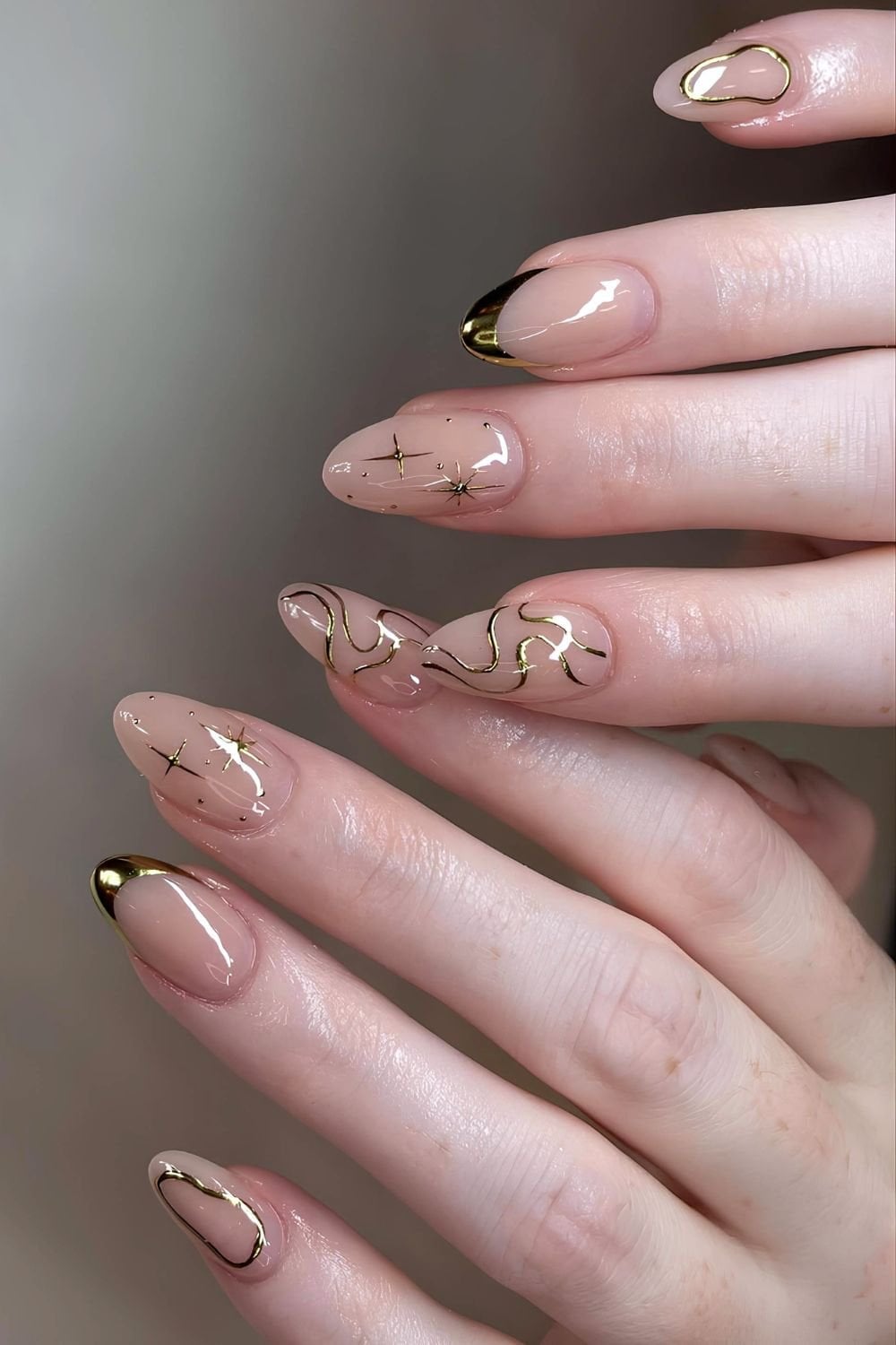 Medium Oval Sheer Nude With Gold Accents Medium Oval Sheer Nude With Gold Accents — Neutral Nails