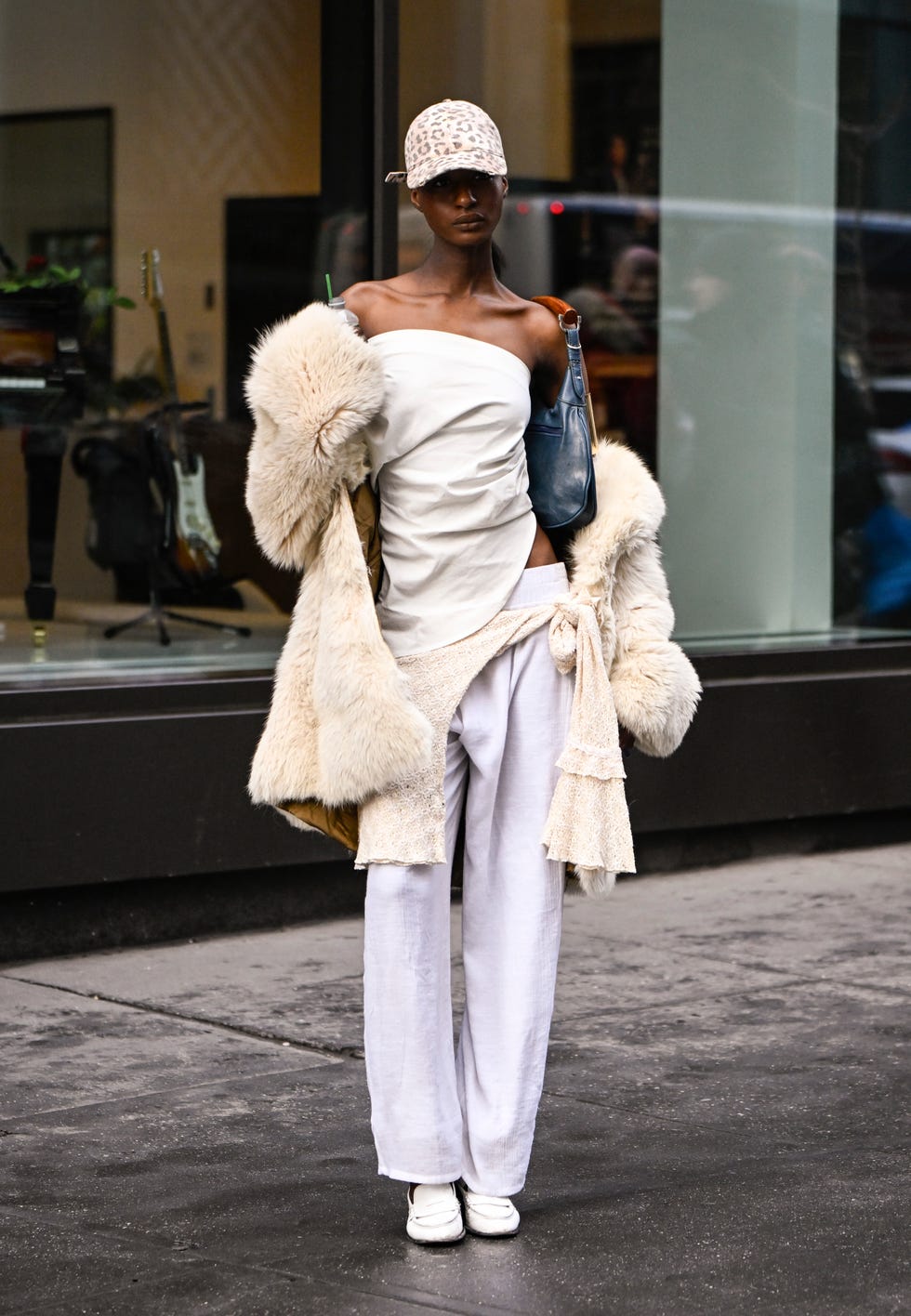 Strapless top with wide leg linen trousers Strapless top with wide leg linen trousers — New York Style