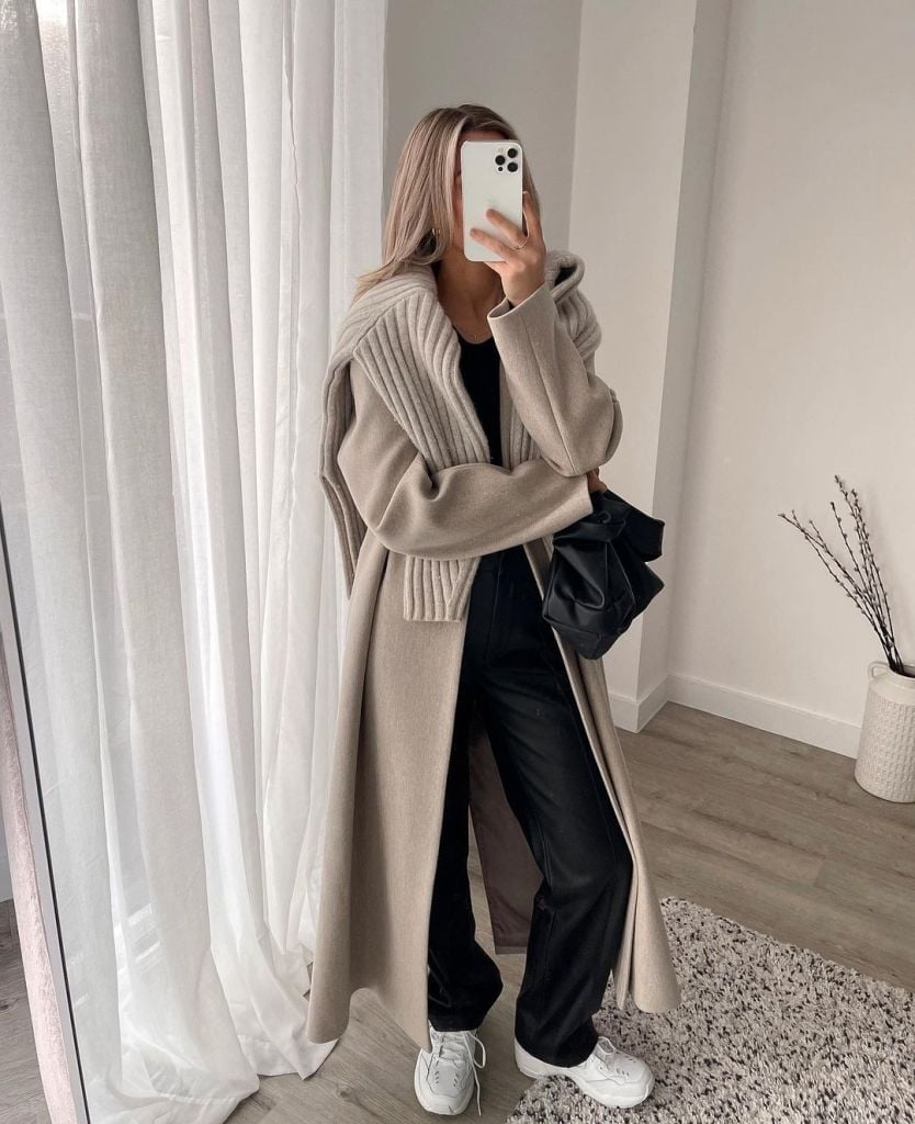 Oversized Beige Coat with Black Leather Pants Oversized Beige Coat with Black Leather Pants — Nice Outfits