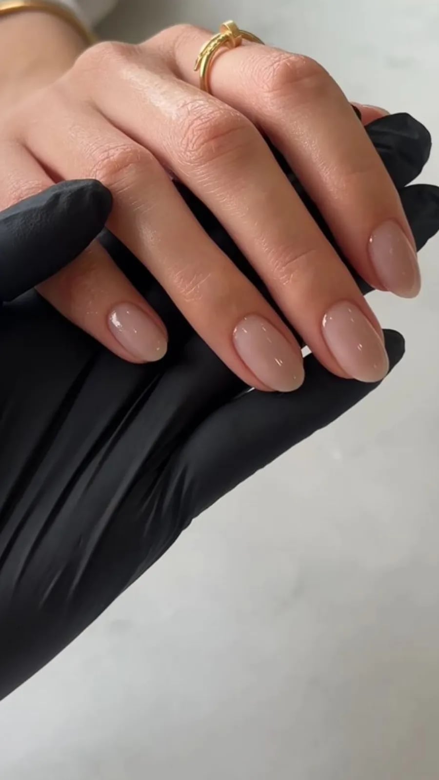 Light Beige Nude Short Oval Nails, Glossy Light Beige Nude Short Oval Nails, Glossy — Nude Nails
