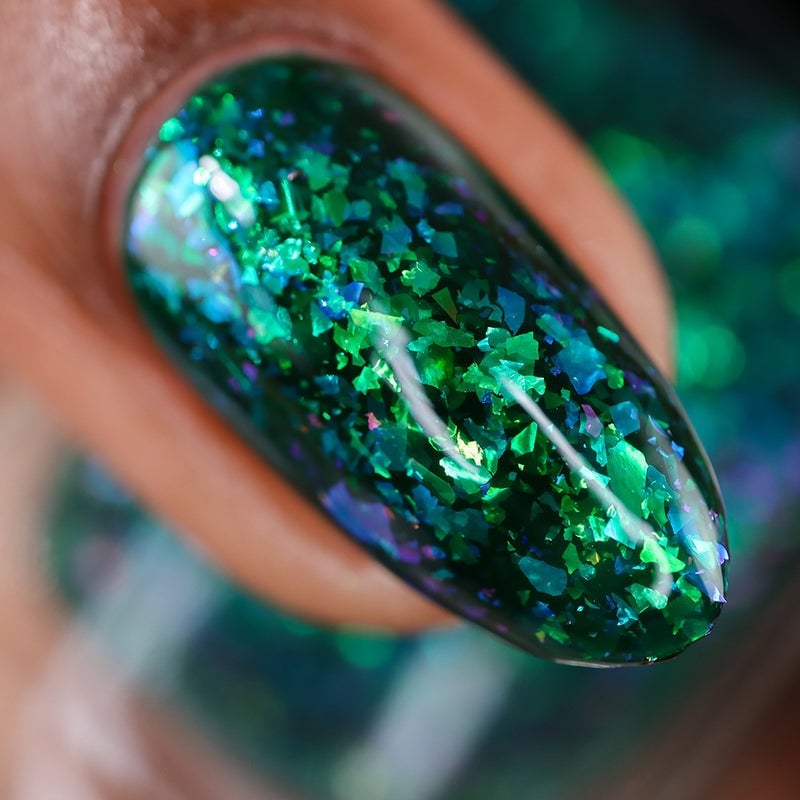 Deep Green With Iridescent Flakes Short Oval Nails Deep Green With Iridescent Flakes Short Oval Nails — One Color Nails