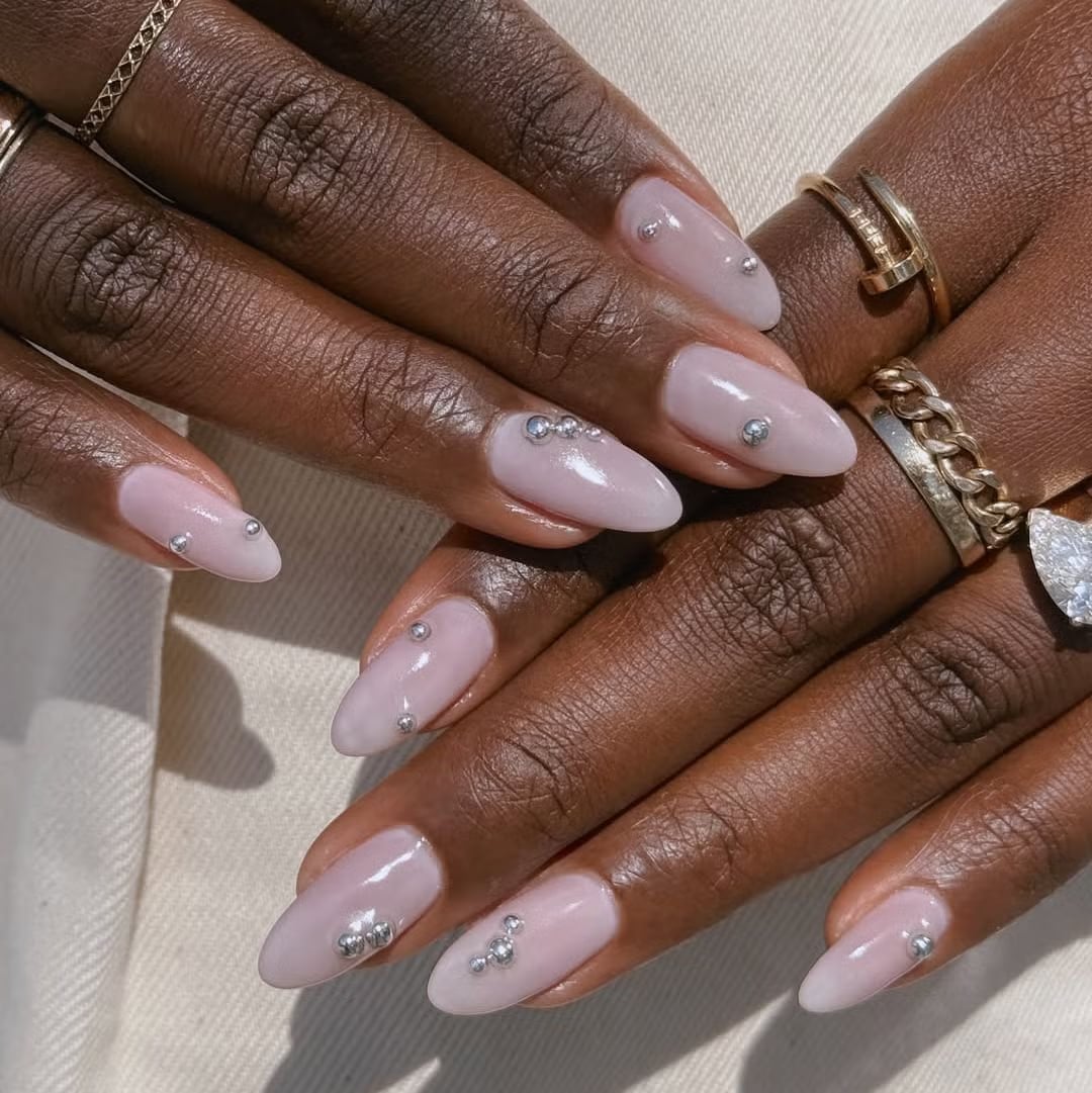 Pink To Peach Gradient Medium Almond Nails Pink To Peach Gradient Medium Almond Nails — One Color Nails