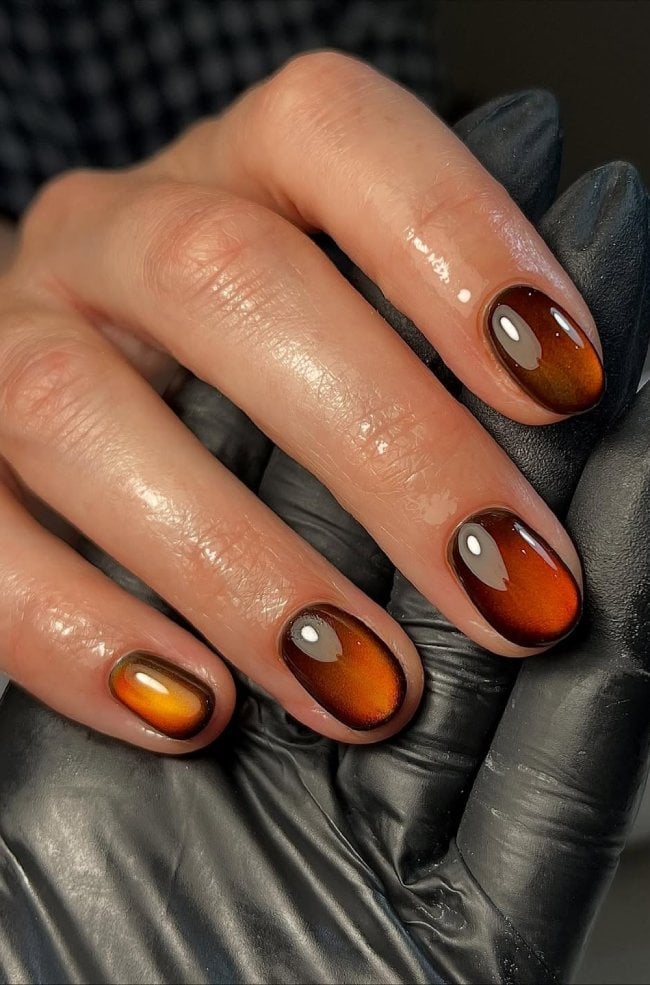 Medium Oval Amber Gold Glossy Cat Eye, полностью покрыты дизайном Medium Oval Amber Gold Glossy Cat Eye, полностью покрыты дизайном — Orange Cat Eye Nails