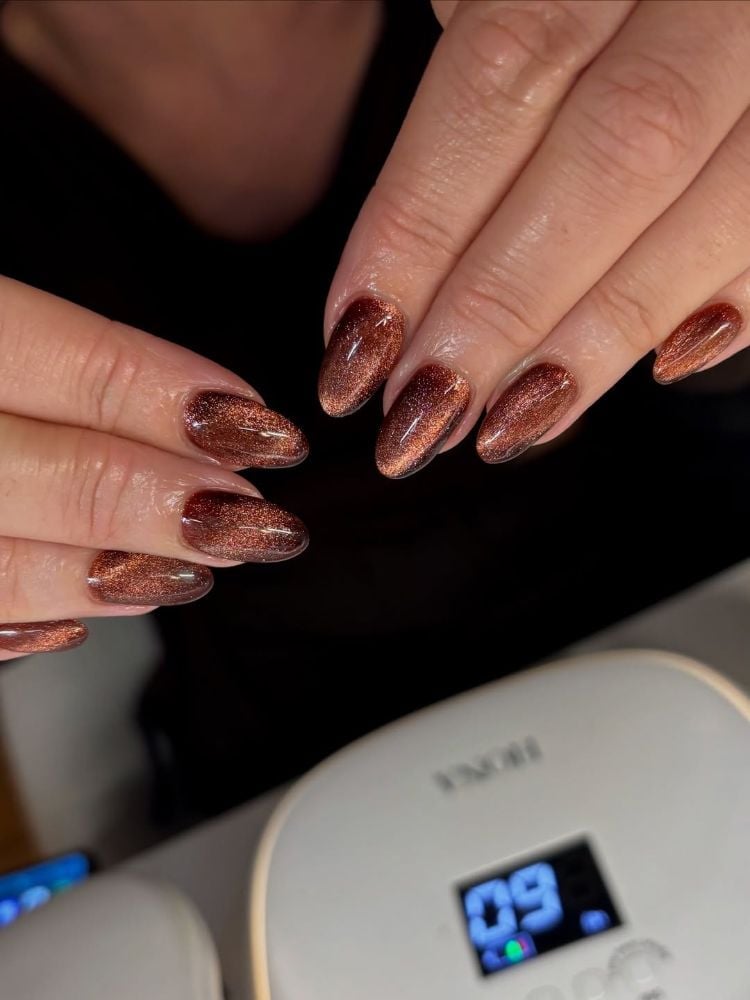 Short Almond Warm Brown Orange Cat Eye, Full Color Short Almond Warm Brown Orange Cat Eye, Full Color — Orange Cat Eye Nails