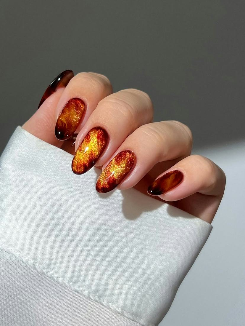 Medium Oval Orange Gold Brown Cat Eye Medium Oval Orange Gold Brown Cat Eye — Orange Cat Eye Nails