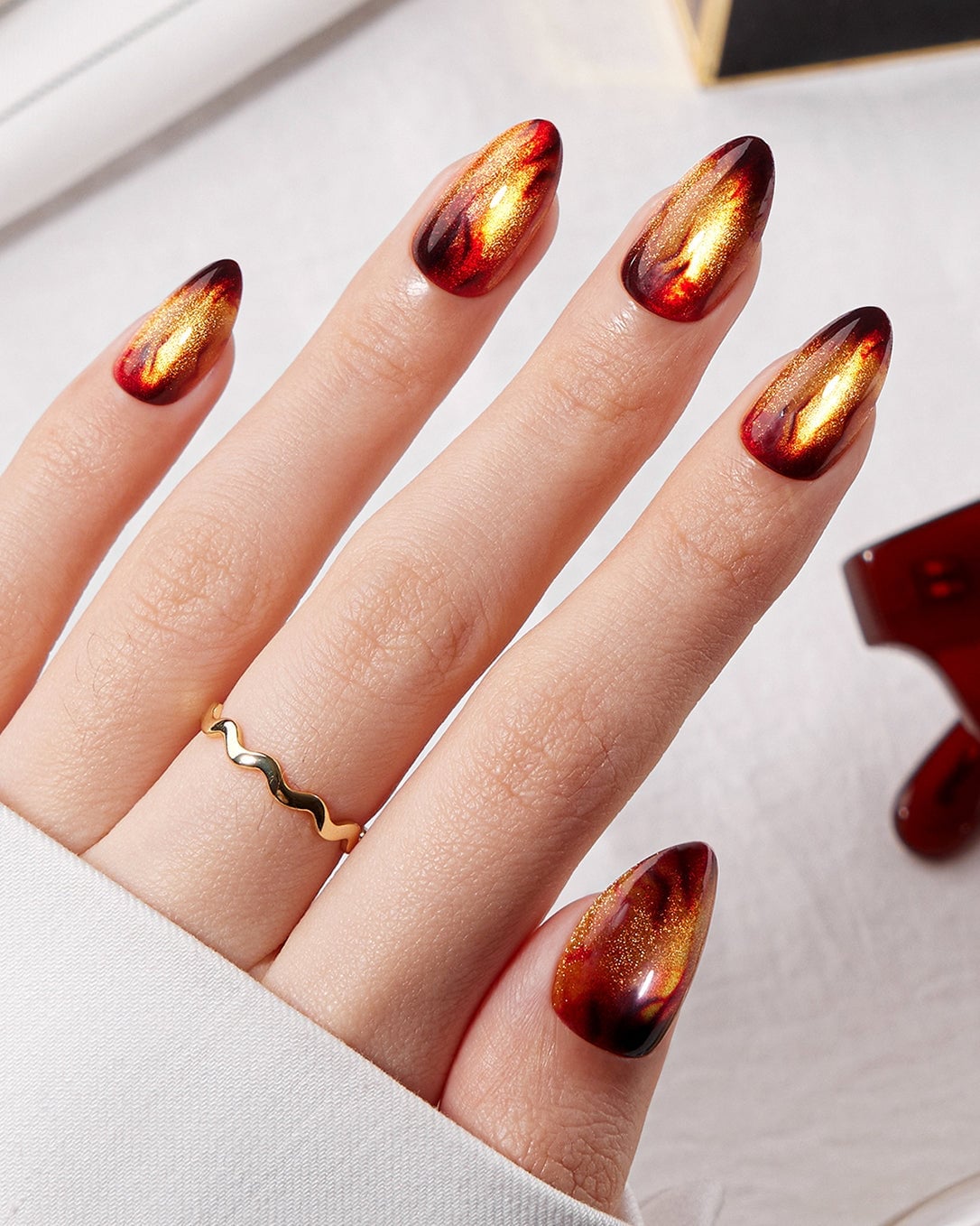 Medium Oval Amber Gold Glossy Cat Eye Medium Oval Amber Gold Glossy Cat Eye — Orange Cat Eye Nails