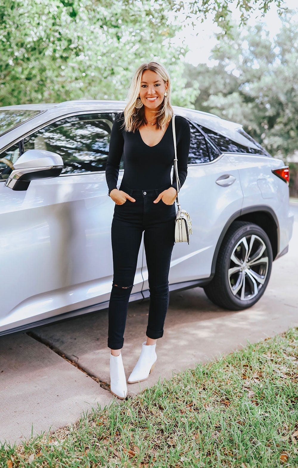 Ribbed Bodysuit With Black Ripped Jeans, White Ankle Boots Ribbed Bodysuit With Black Ripped Jeans, White Ankle Boots — Outfits for Teens