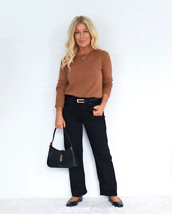 Brown knit sweater with black straight-leg jeans Brown knit sweater with black straight-leg jeans — Outfits for Women Over 50