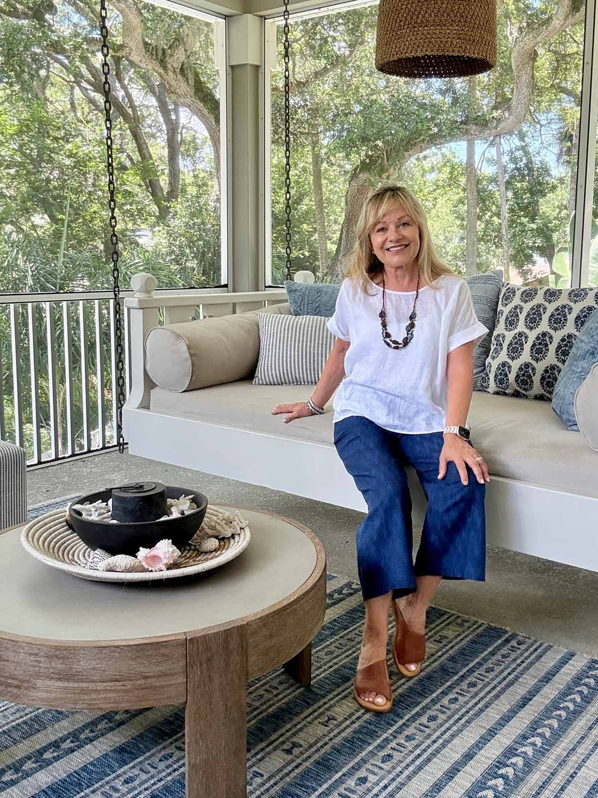 White linen shirt with cropped wide-leg jeans White linen shirt with cropped wide-leg jeans — Outfits for Women Over 50