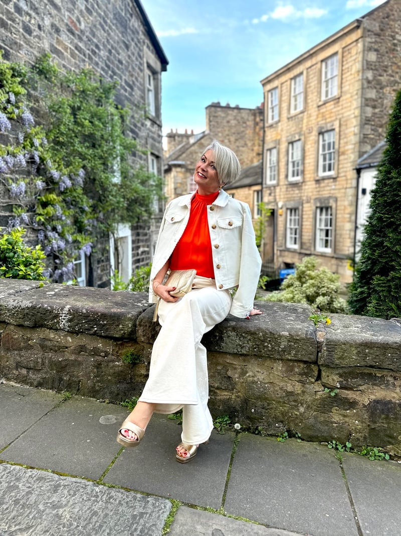 White textured trousers with bright orange top White textured trousers with bright orange top — Outfits for Women Over 50