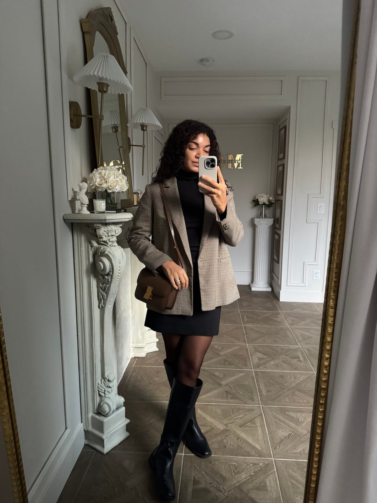 Plaid blazer with opaque black tights and knee-high boots Plaid blazer with opaque black tights and knee-high boots — Outfits with Tights