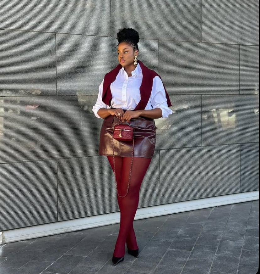 Burgundy leather mini skirt with burgundy opaque tights Burgundy leather mini skirt with burgundy opaque tights — Outfits with Tights