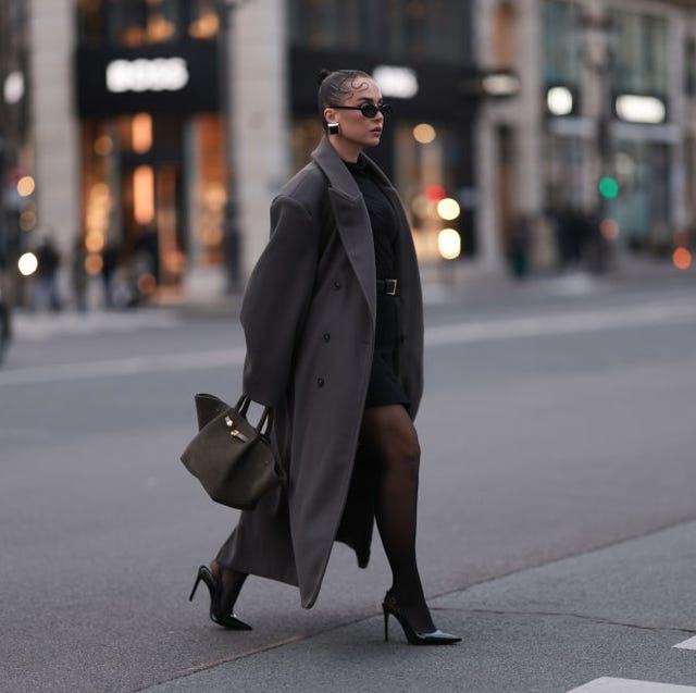 Oversized gray coat over black dress with sheer tights Oversized gray coat over black dress with sheer tights — Outfits with Tights