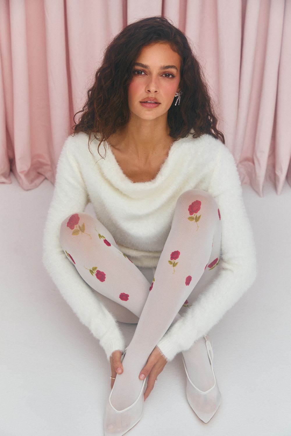 Fluffy sweater with rose patterned sheer tights Fluffy sweater with rose patterned sheer tights — Outfits with Tights