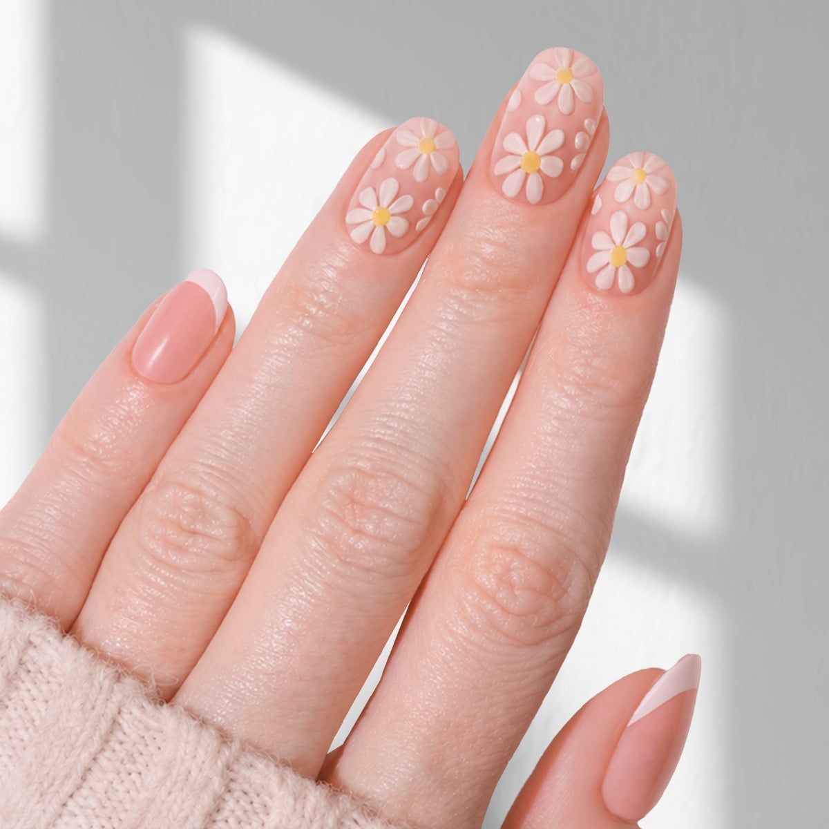 Sheer Pink Oval Nails With Daisy Art Sheer Pink Oval Nails With Daisy Art