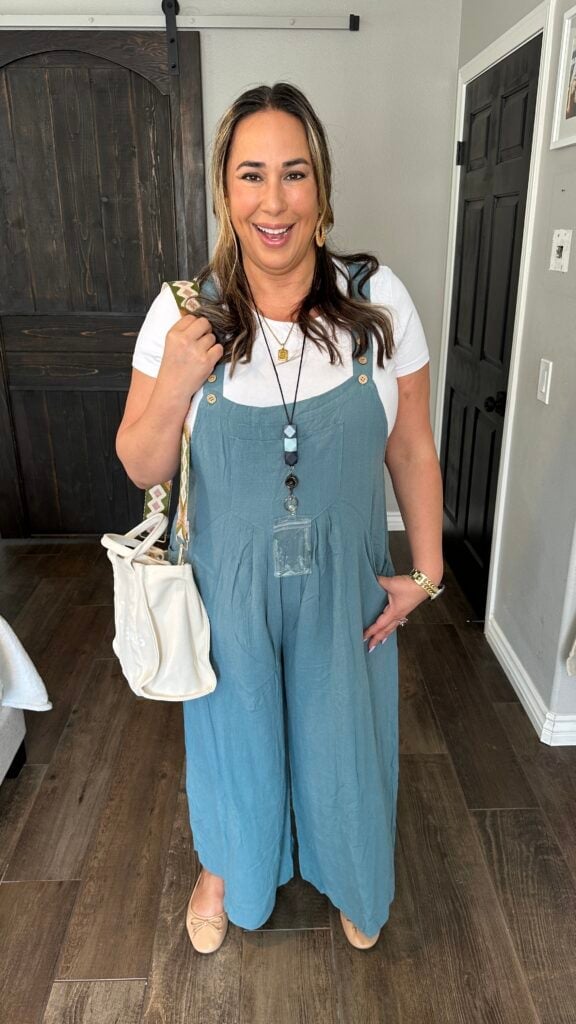 Teal wide-leg overalls with white t-shirt and ballet flats Teal wide-leg overalls with white t-shirt and ballet flats — Overalls Outfits