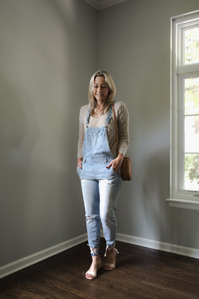 Ripped denim overalls with beige sweater and heeled sandals Ripped denim overalls with beige sweater and heeled sandals — Overalls Outfits