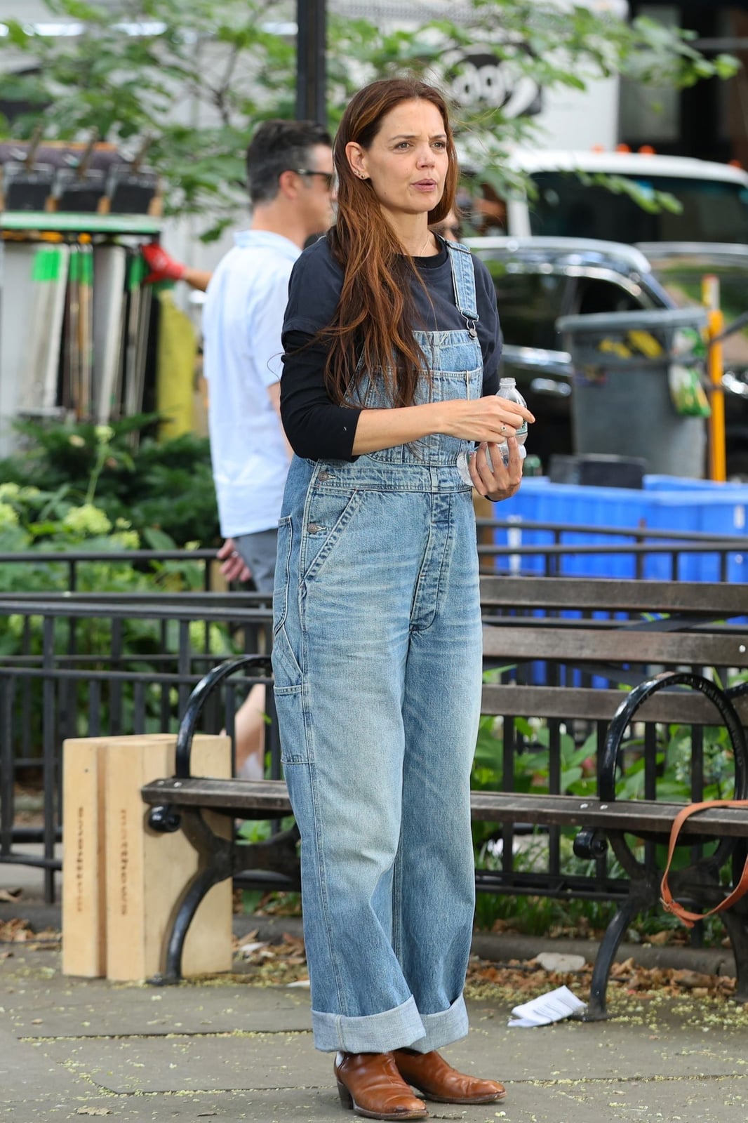 Cuffed wide-leg overalls with a black top and cowboy boots Cuffed wide-leg overalls with a black top and cowboy boots — Overalls Outfits