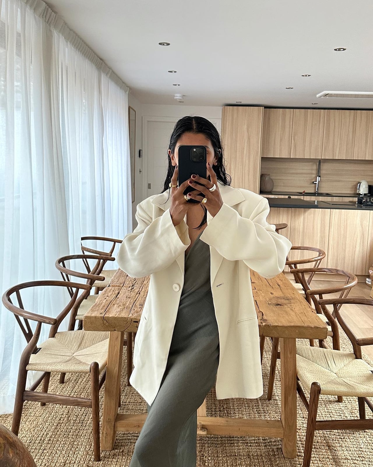 Oversized Cream Blazer With Olive Slip Dress Oversized Cream Blazer With Olive Slip Dress — Oversize Outfits