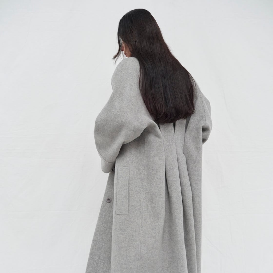 Oversized Gray Wool Coat With Voluminous Sleeves Oversized Gray Wool Coat With Voluminous Sleeves — Oversize Outfits