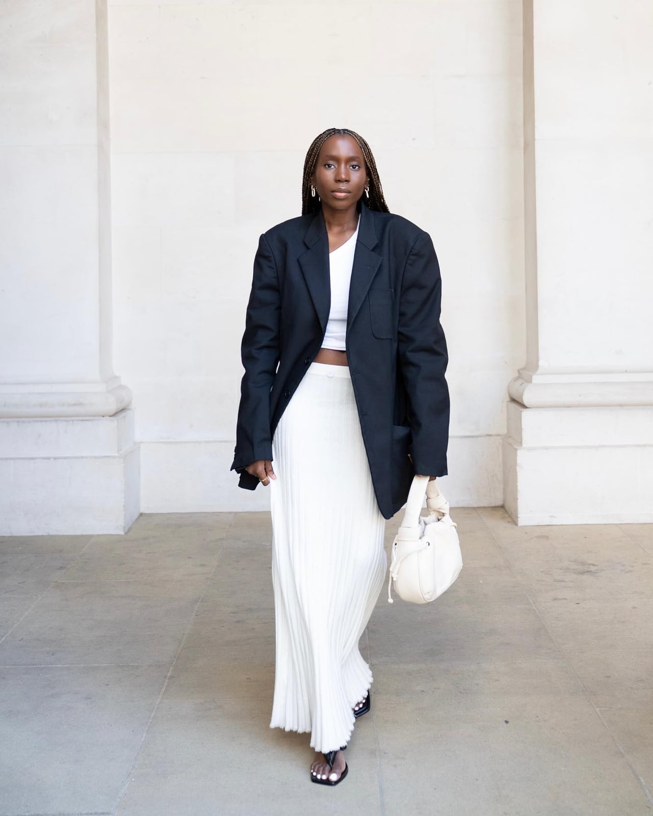 Oversized Black Blazer Over Crop Top And Maxi Skirt Oversized Black Blazer Over Crop Top And Maxi Skirt — Oversize Outfits