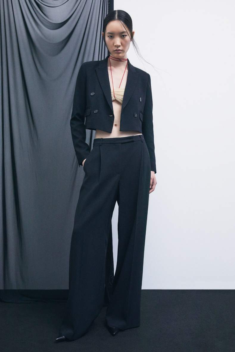 Black High Waisted Trousers With Cropped Blazer Black High Waisted Trousers With Cropped Blazer — Palazzo Pants Outfits