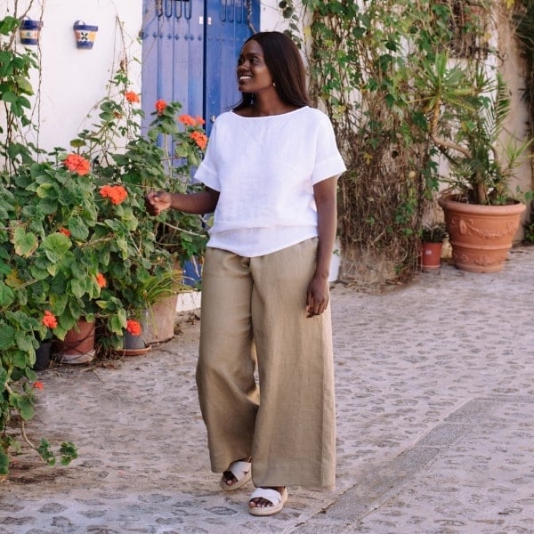 Khaki Linen Pants With Loose White Linen Top Khaki Linen Pants With Loose White Linen Top — Palazzo Pants Outfits