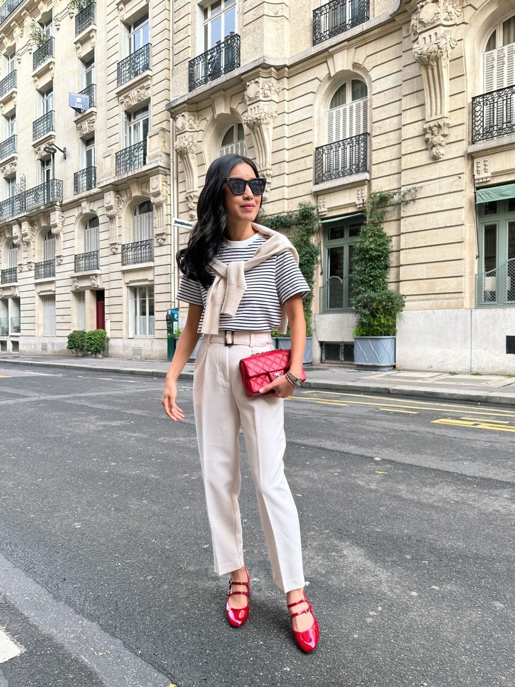 Cream Trousers with Draped Sweater and Red Accessories Cream Trousers with Draped Sweater and Red Accessories — Paris Outfits