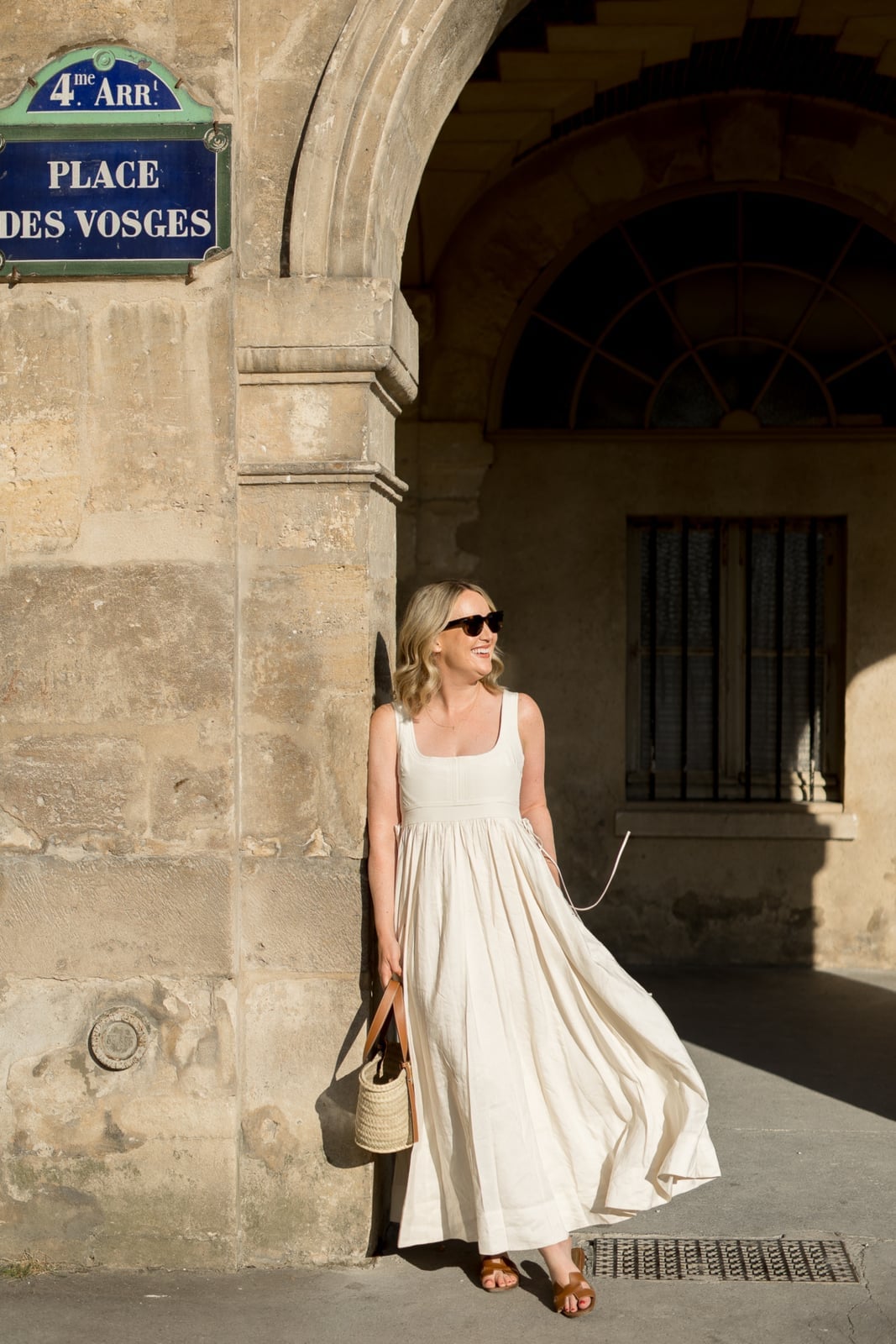 Off-white sleeveless maxi dress with full skirt Off-white sleeveless maxi dress with full skirt — Parisian Style