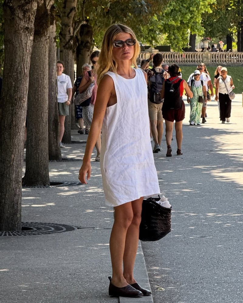 Sleeveless white linen shift dress Sleeveless white linen shift dress — Parisian Style