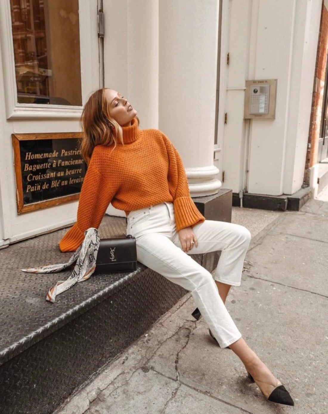 Vibrant orange turtleneck with bell sleeves, Straight Leg Jeans Vibrant orange turtleneck with bell sleeves, Straight Leg Jeans — Parisian Style