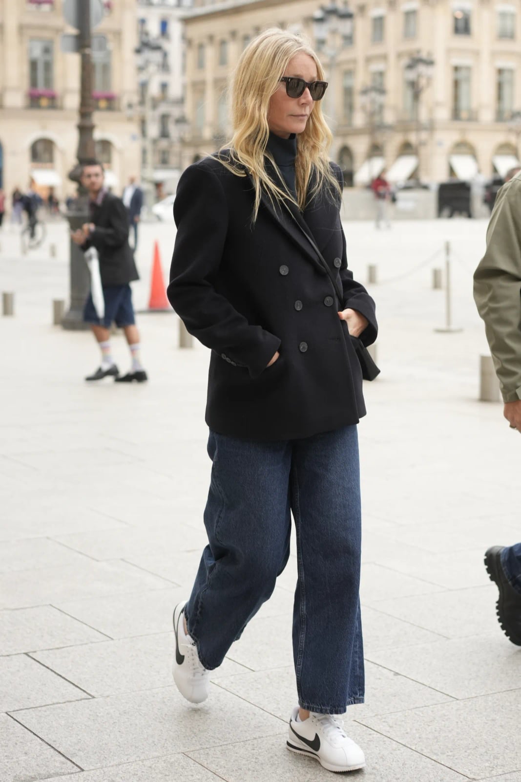 Oversized black double-breasted blazer with wide leg jeans Oversized black double-breasted blazer with wide leg jeans — Peacoat Outfits