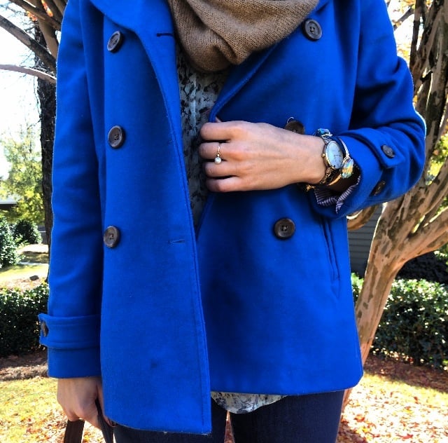 Royal blue double-breasted peacoat over a patterned blouse and beige Royal blue double-breasted peacoat over a patterned blouse and beige — Peacoat Outfits