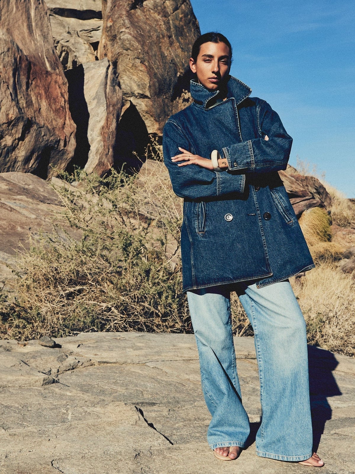 Oversized denim jacket with wide leg jeans and tan sandals Oversized denim jacket with wide leg jeans and tan sandals — Peacoat Outfits