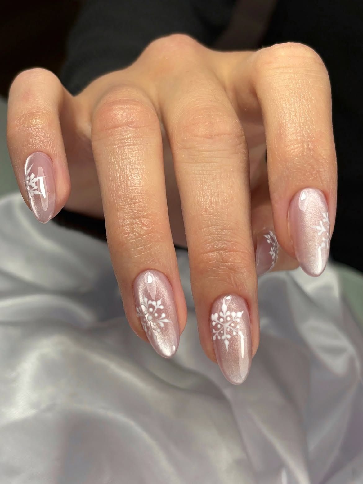 Pearl White Snowflake Oval Nails